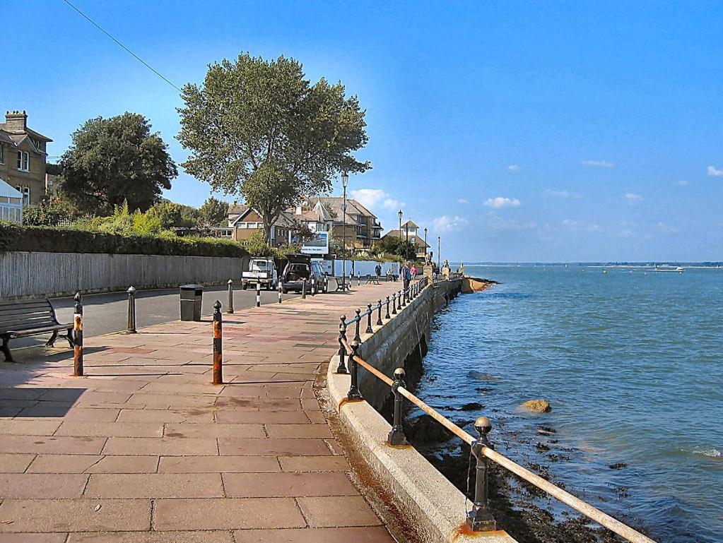 Crofton House Garden Apartment Ryde  Dış mekan fotoğraf